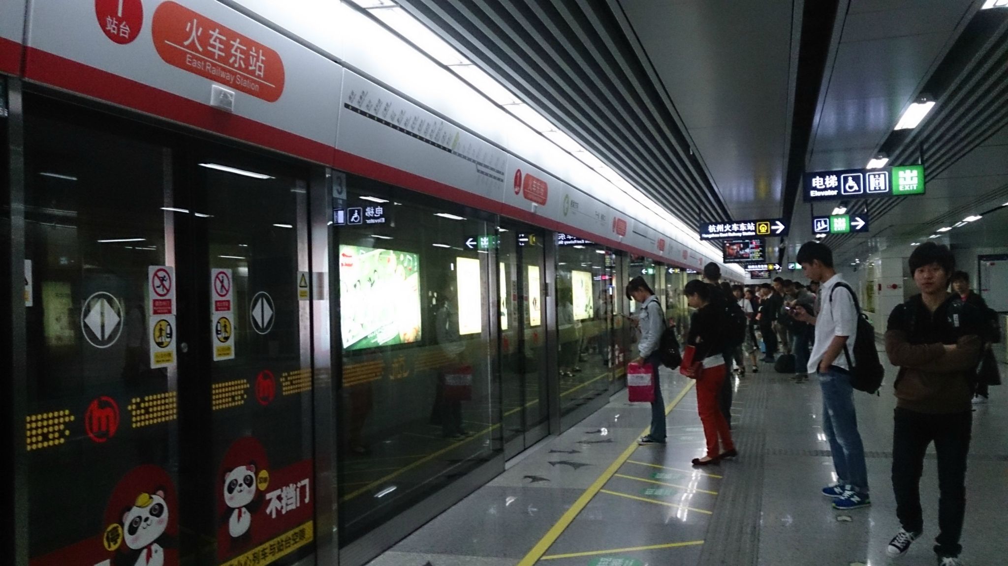 地鐵公交等公共場合空氣污染突出,市民盼望杭州室內(nèi)空氣檢測機構(gòu)進行檢測 地鐵公交等公共場合空氣污染突出,市民盼望杭州室內(nèi)空氣檢測機構(gòu)進行檢測