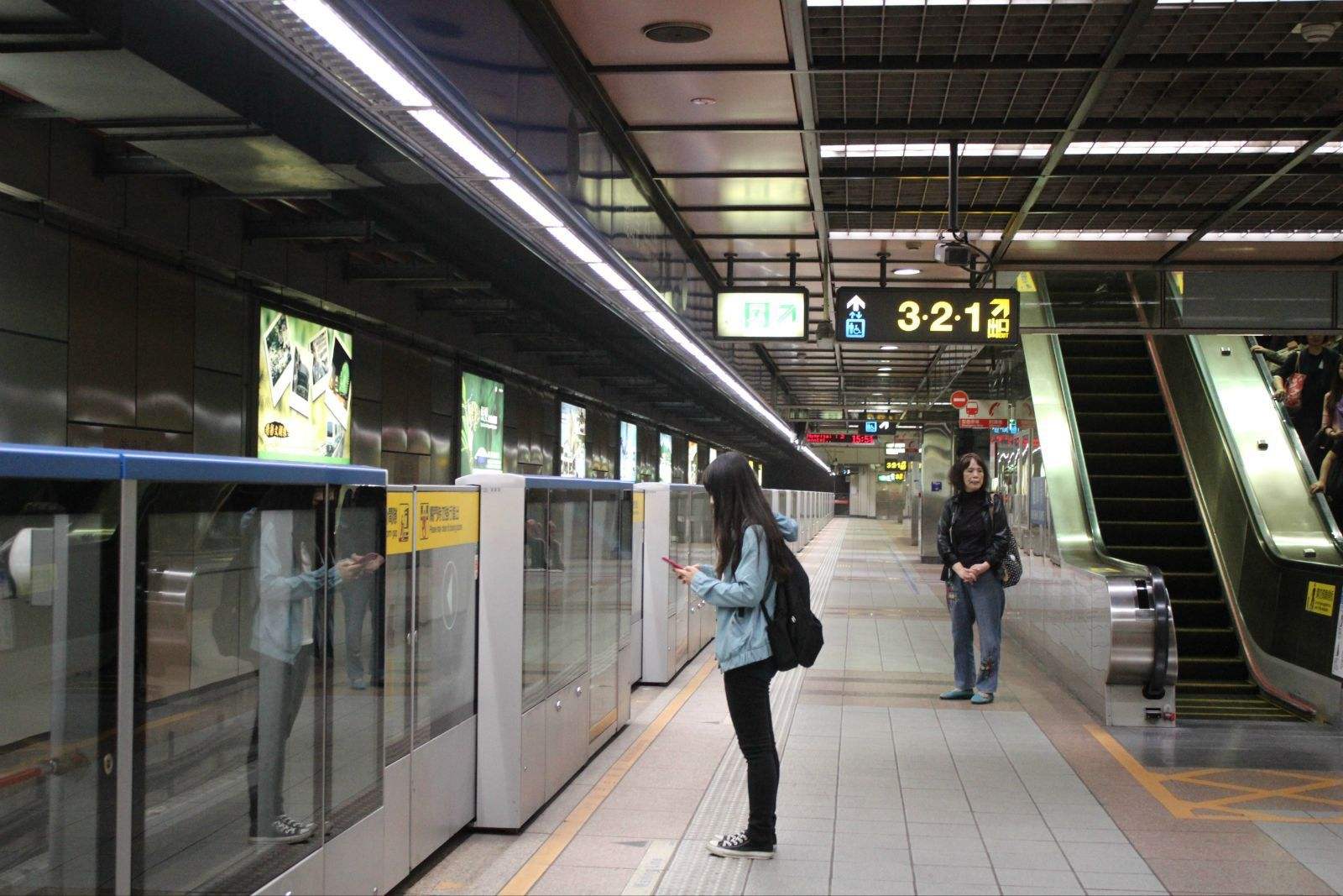 地鐵公交等公共場合空氣污染突出,市民盼望杭州室內(nèi)空氣檢測機構(gòu)進行檢測 地鐵公交等公共場合空氣污染突出,市民盼望杭州室內(nèi)空氣檢測機構(gòu)進行檢測