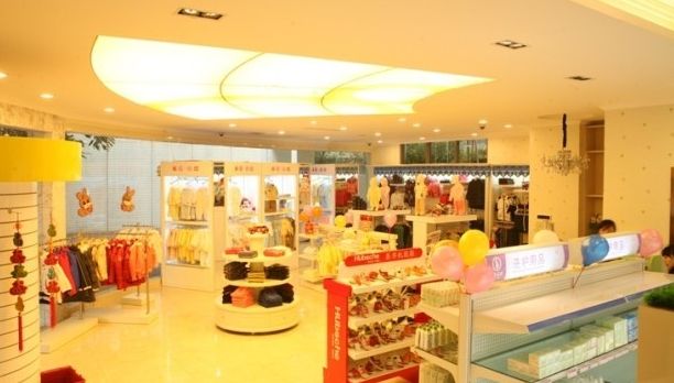 剛開業四個月的小店關門歇業，原因有兩點：一是甲醛超標了5倍多，二是老板娘因此流產了……