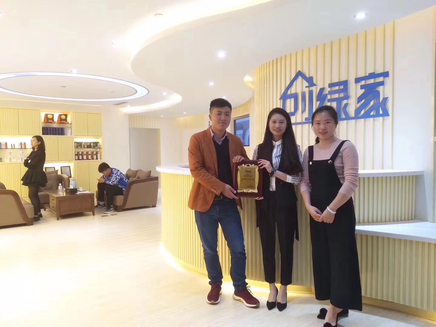 熱烈祝賀蔣總簽約創(chuàng)綠家江蘇省市級(jí)代理！