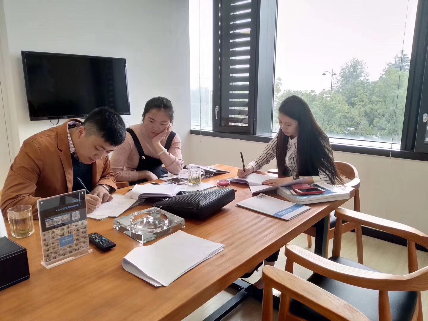 熱烈祝賀蔣總簽約創(chuàng)綠家江蘇省市級(jí)代理！