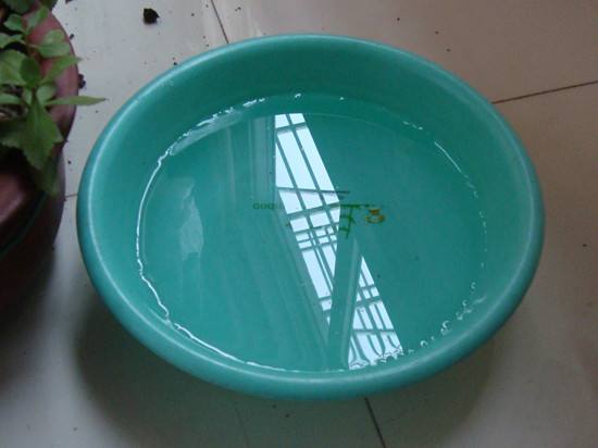 裝修完僅靠兩盆冷水就能除甲醛？這個說法連網友都出來辟謠！大家別再相信了！