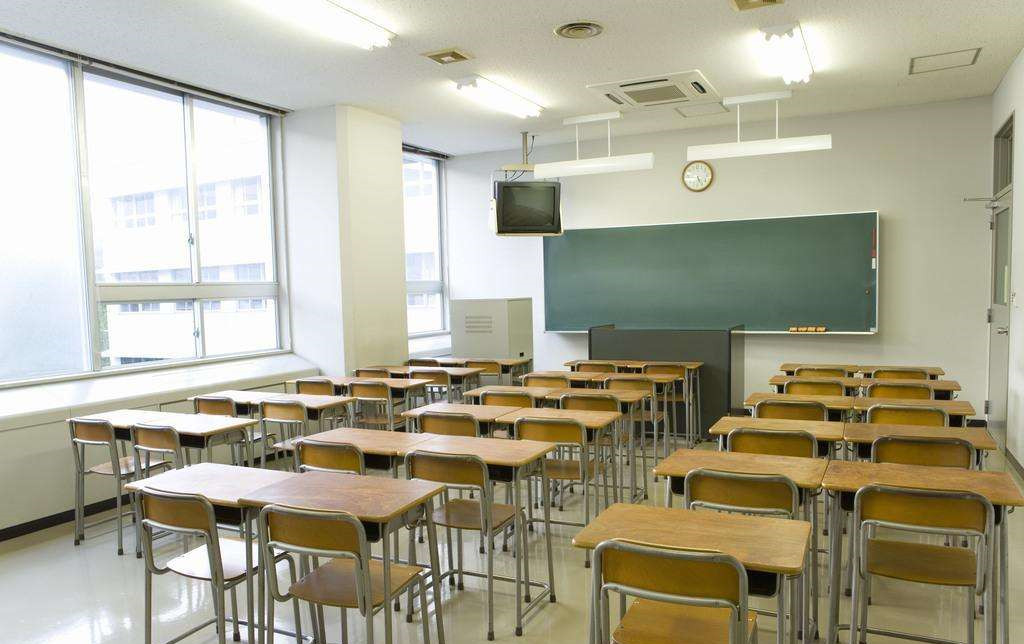 校舍裝修完買了400盆綠蘿凈化空氣，還有孩子開學***天就熏暈了！