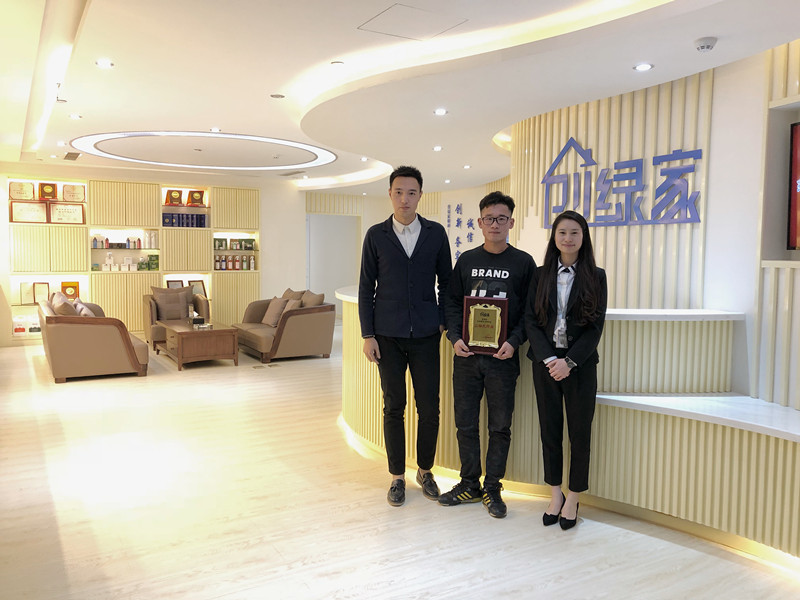 熱烈祝賀龍總、趙總簽約創綠家南京市區級代理！