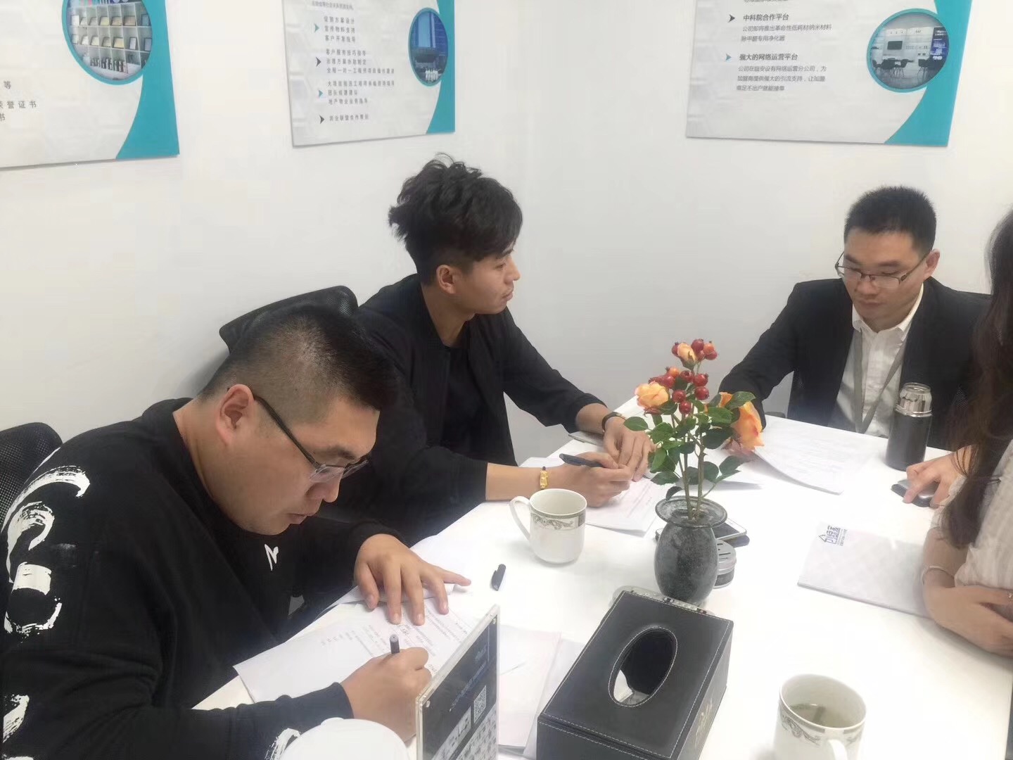 熱烈祝賀李總、王總簽約創(chuàng)綠家鞍山市區(qū)級(jí)代理！