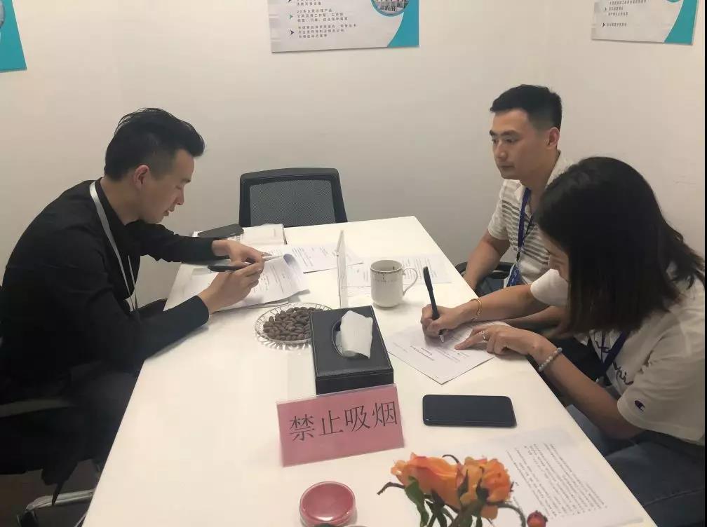 熱烈祝賀王總簽約創綠家南京市區級代理！