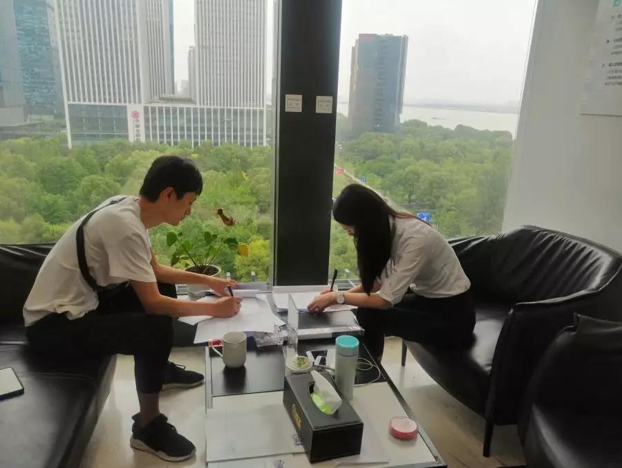 熱烈祝賀章總簽約創(chuàng)綠家湖北省武漢市區(qū)級代理!