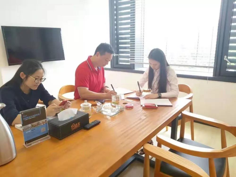 熱烈祝賀余總續約創綠家海南省三亞市區級代理！